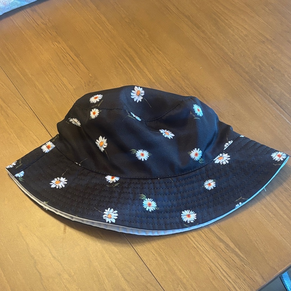 Daisy 90s Bucket Hat